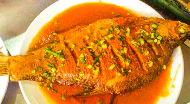 農家樂生態美食-紅燒鯽魚